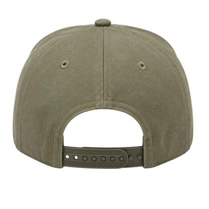 Gorra verde con letras reflejantes
